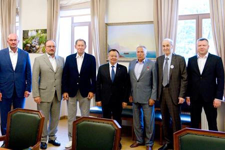 Министр строительства и ЖКХ РФ Ирек Файзуллин провел совещание с членами Российского Cоюза строителей